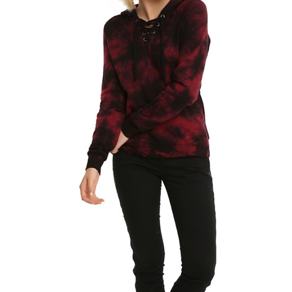 !!SOLD!! Hot Topic Red & Black Tie-Dye Lace-Up Hoodie 2x - Picture 2 of 12